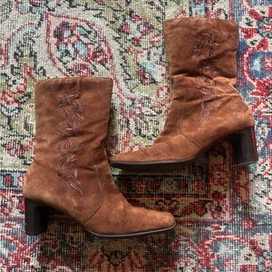 Suede Ralph Lauren boots with embroidery